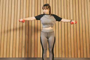 latihan otot bahu di rumah