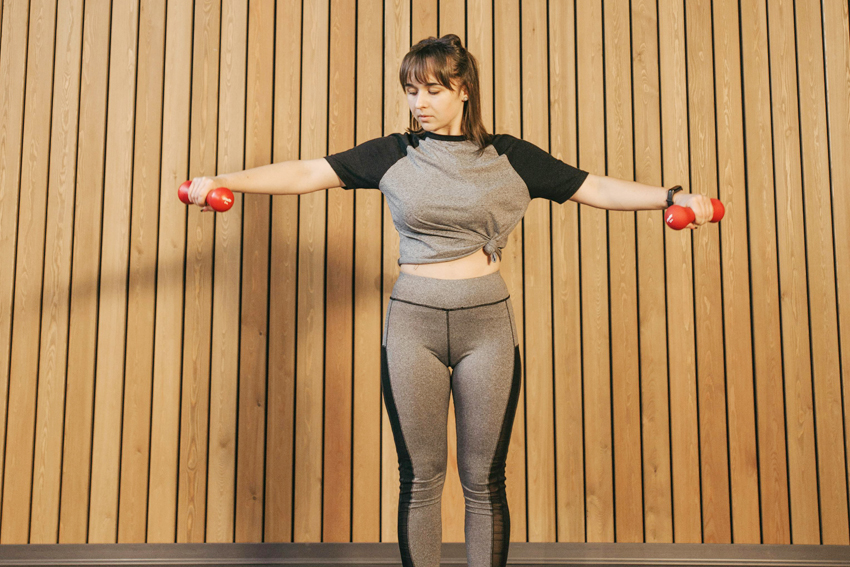 latihan otot bahu di rumah